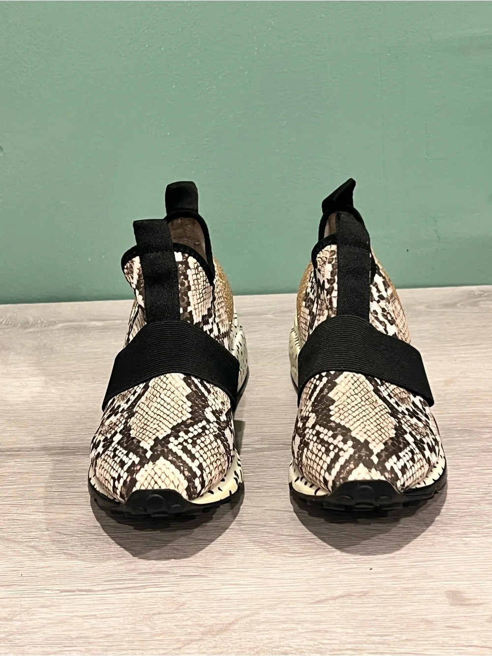 Steve Madden Multi Print Gold Sparkle Slip On Sneakers Women’s Size 5.5